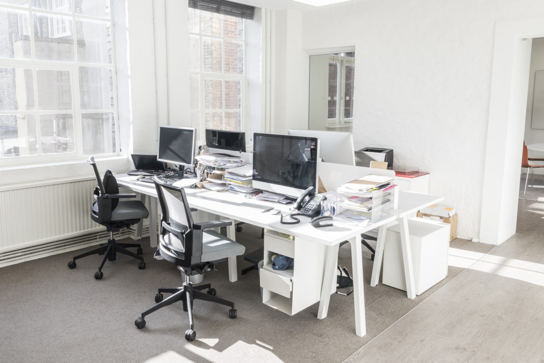Professional Office Cleaning Tips, Desks